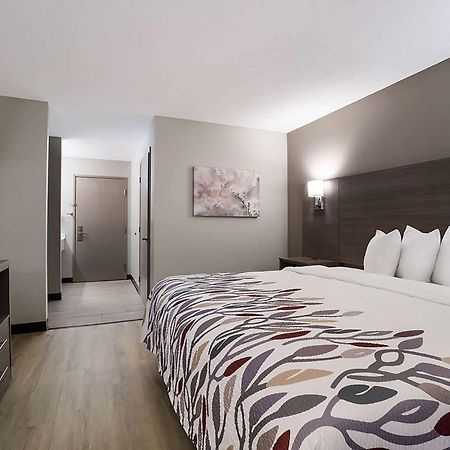 Super 8 By Wyndham Marston Motel Екстериор снимка