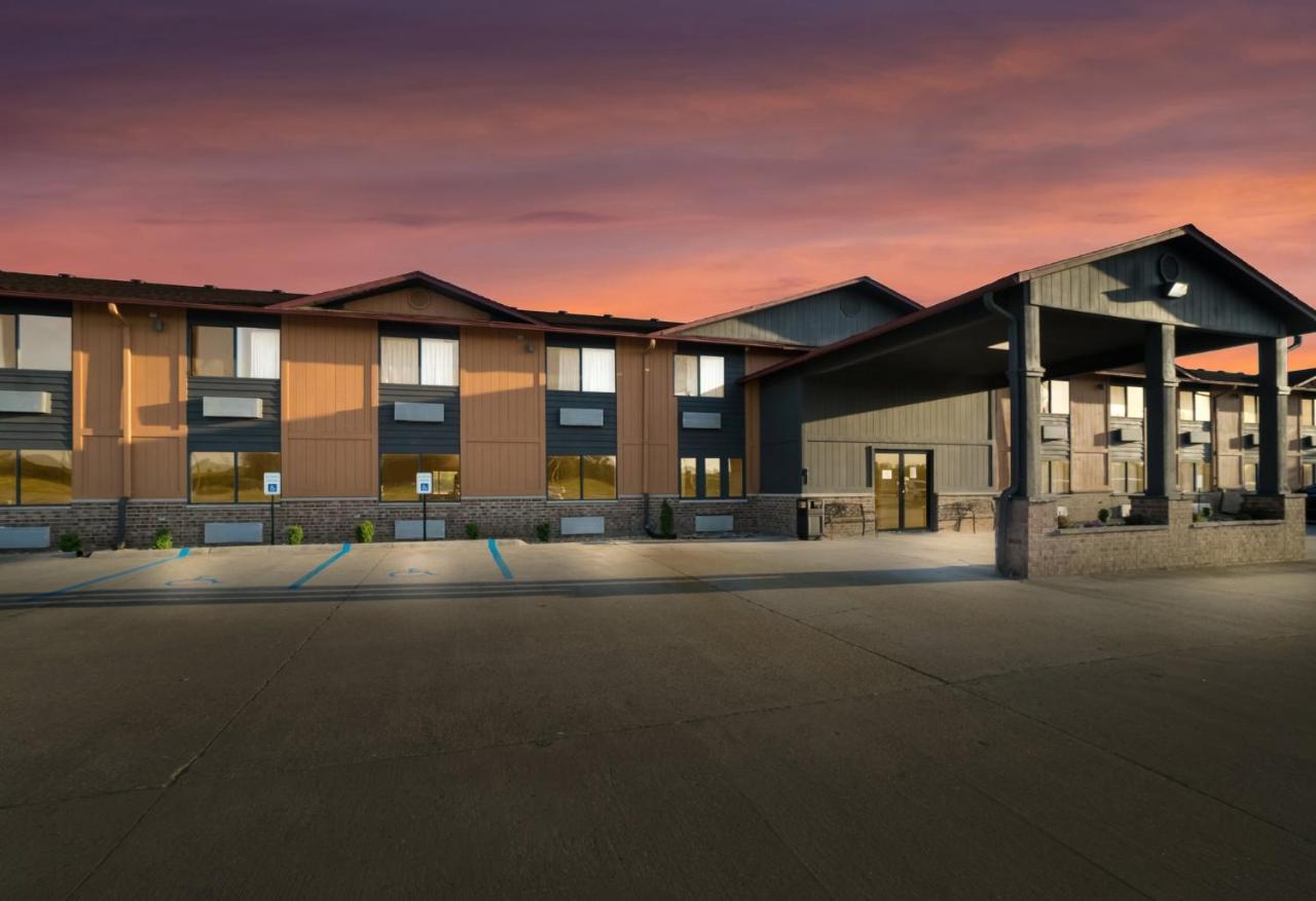 Super 8 By Wyndham Marston Motel Екстериор снимка