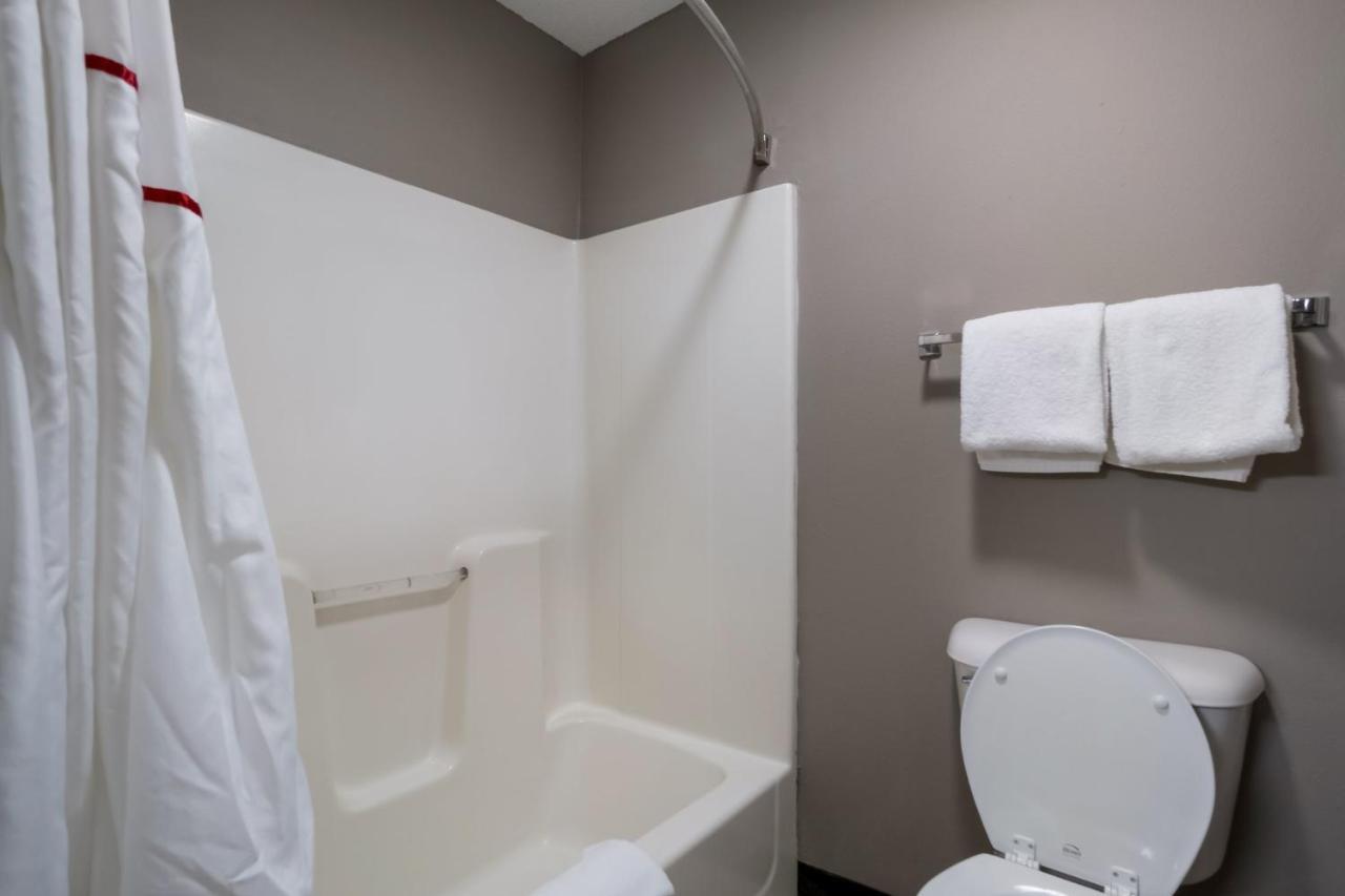 Super 8 By Wyndham Marston Motel Екстериор снимка