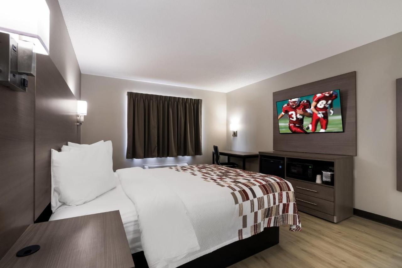 Super 8 By Wyndham Marston Motel Екстериор снимка