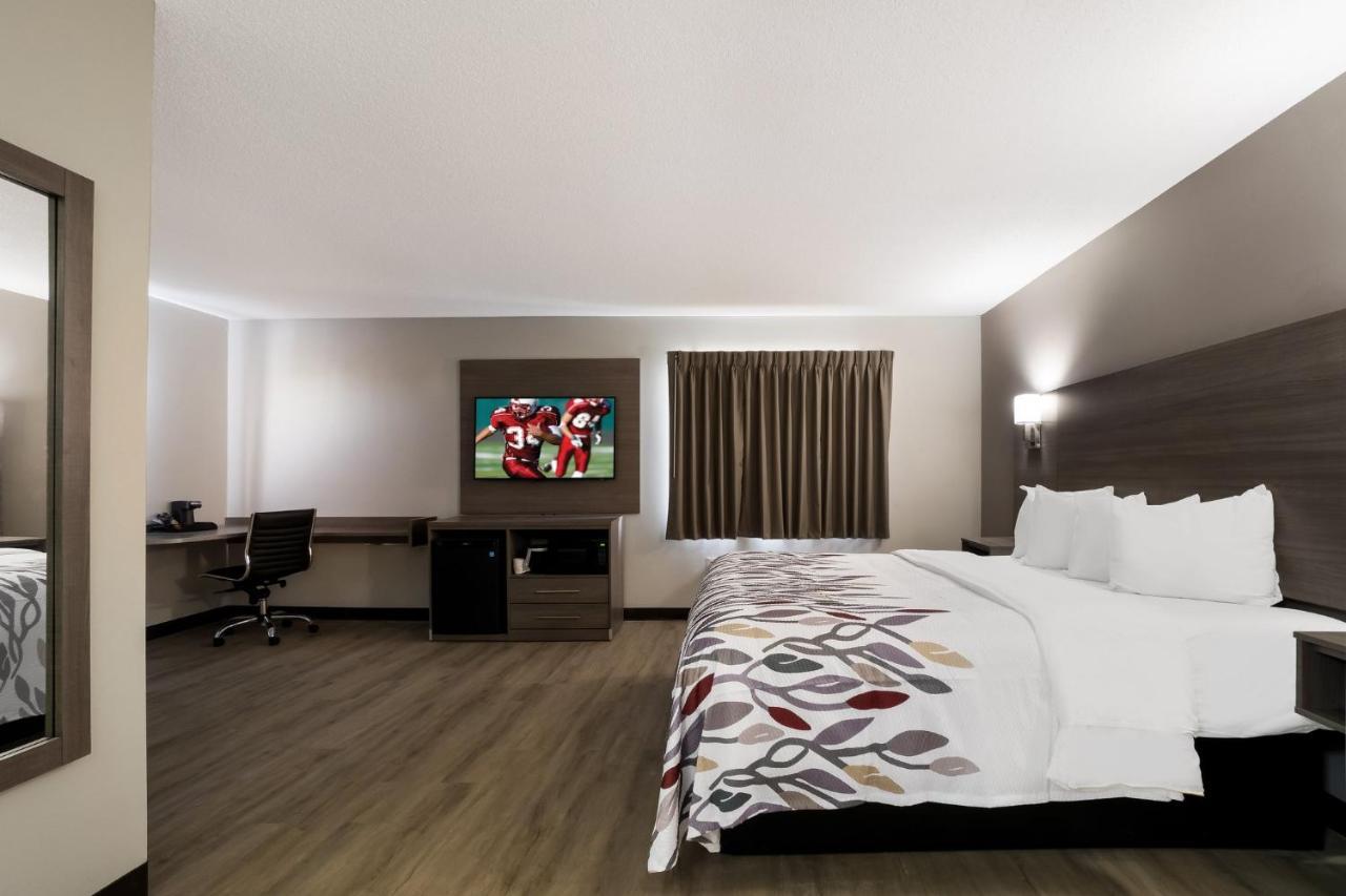 Super 8 By Wyndham Marston Motel Екстериор снимка