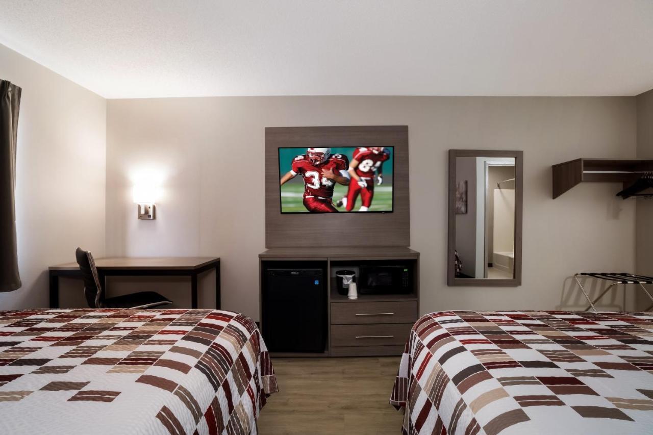 Super 8 By Wyndham Marston Motel Екстериор снимка