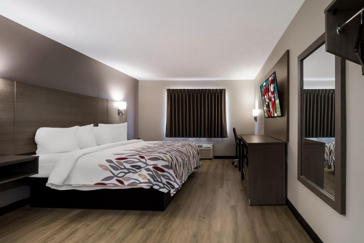 Super 8 By Wyndham Marston Motel Екстериор снимка