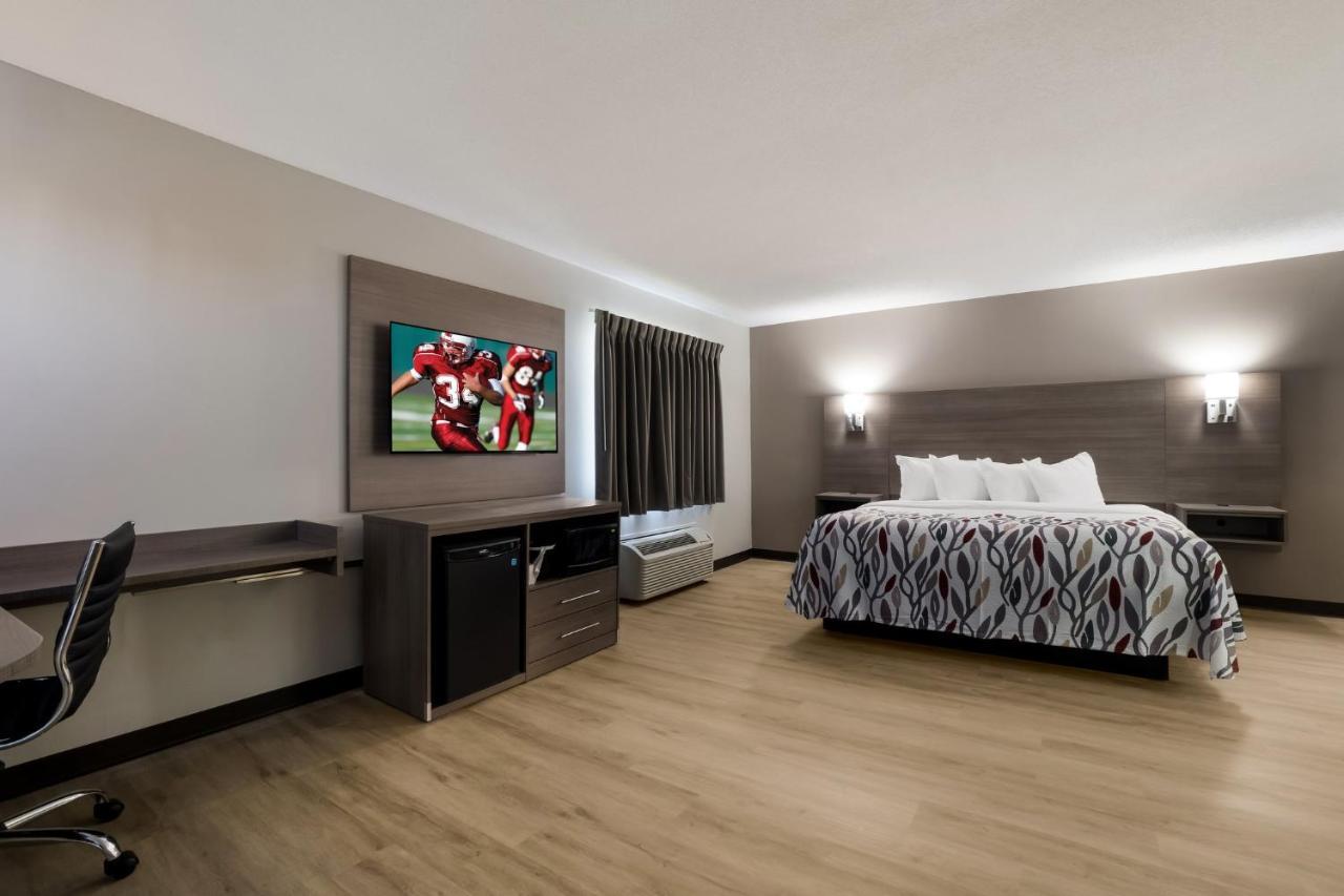 Super 8 By Wyndham Marston Motel Екстериор снимка