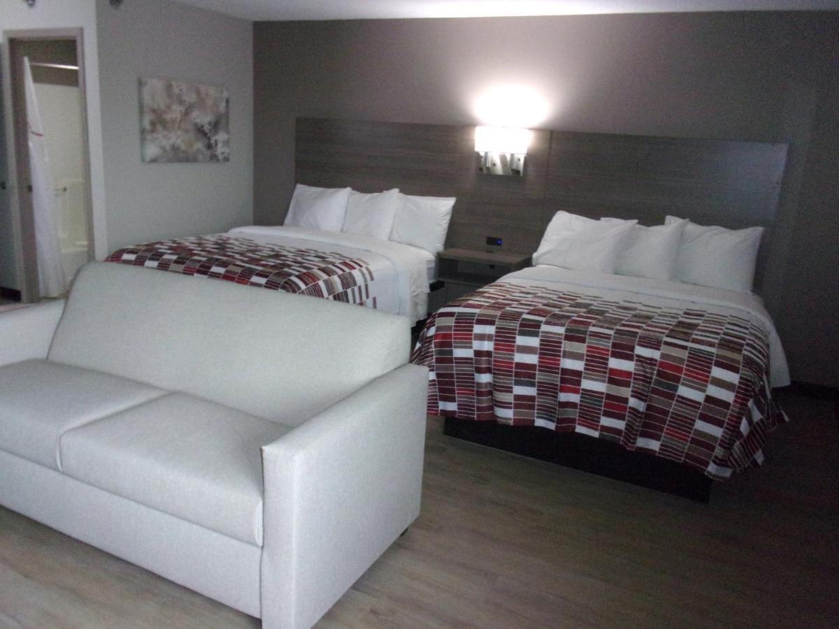 Super 8 By Wyndham Marston Motel Екстериор снимка