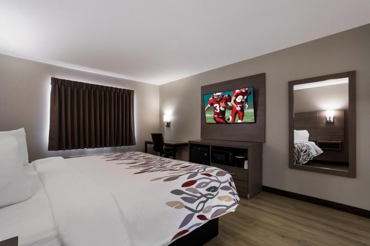 Super 8 By Wyndham Marston Motel Екстериор снимка