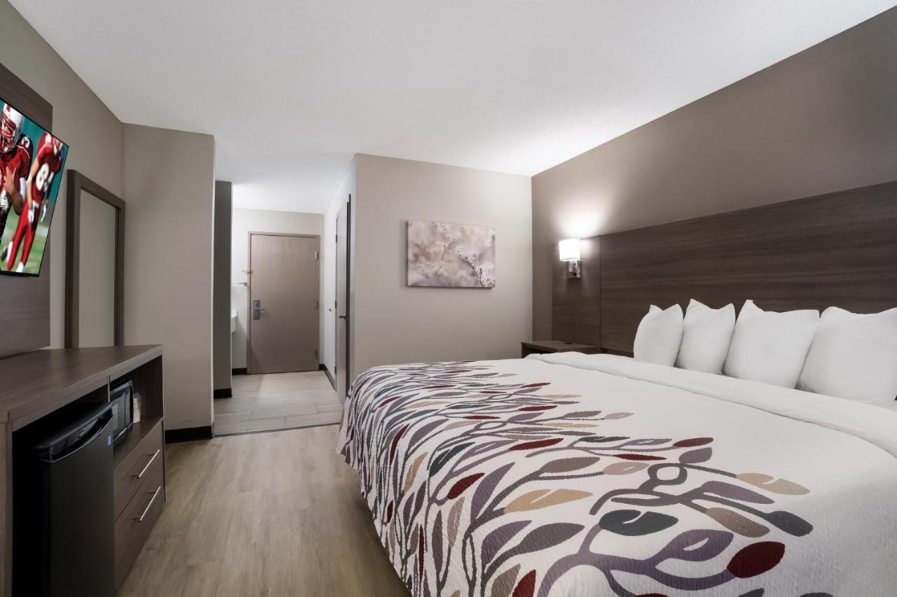 Super 8 By Wyndham Marston Motel Екстериор снимка
