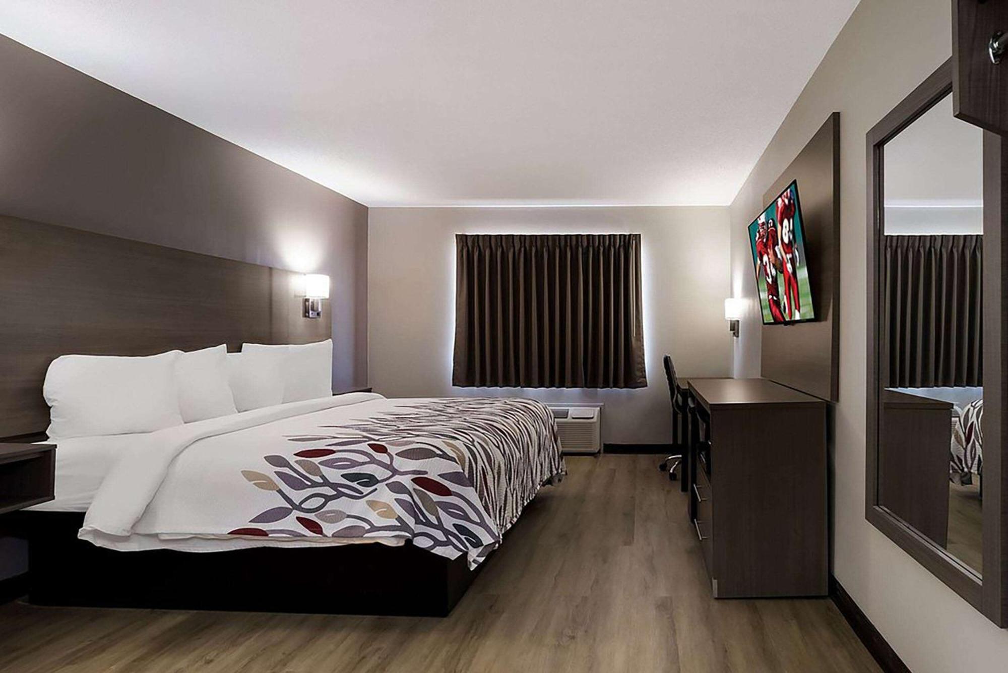 Super 8 By Wyndham Marston Motel Екстериор снимка