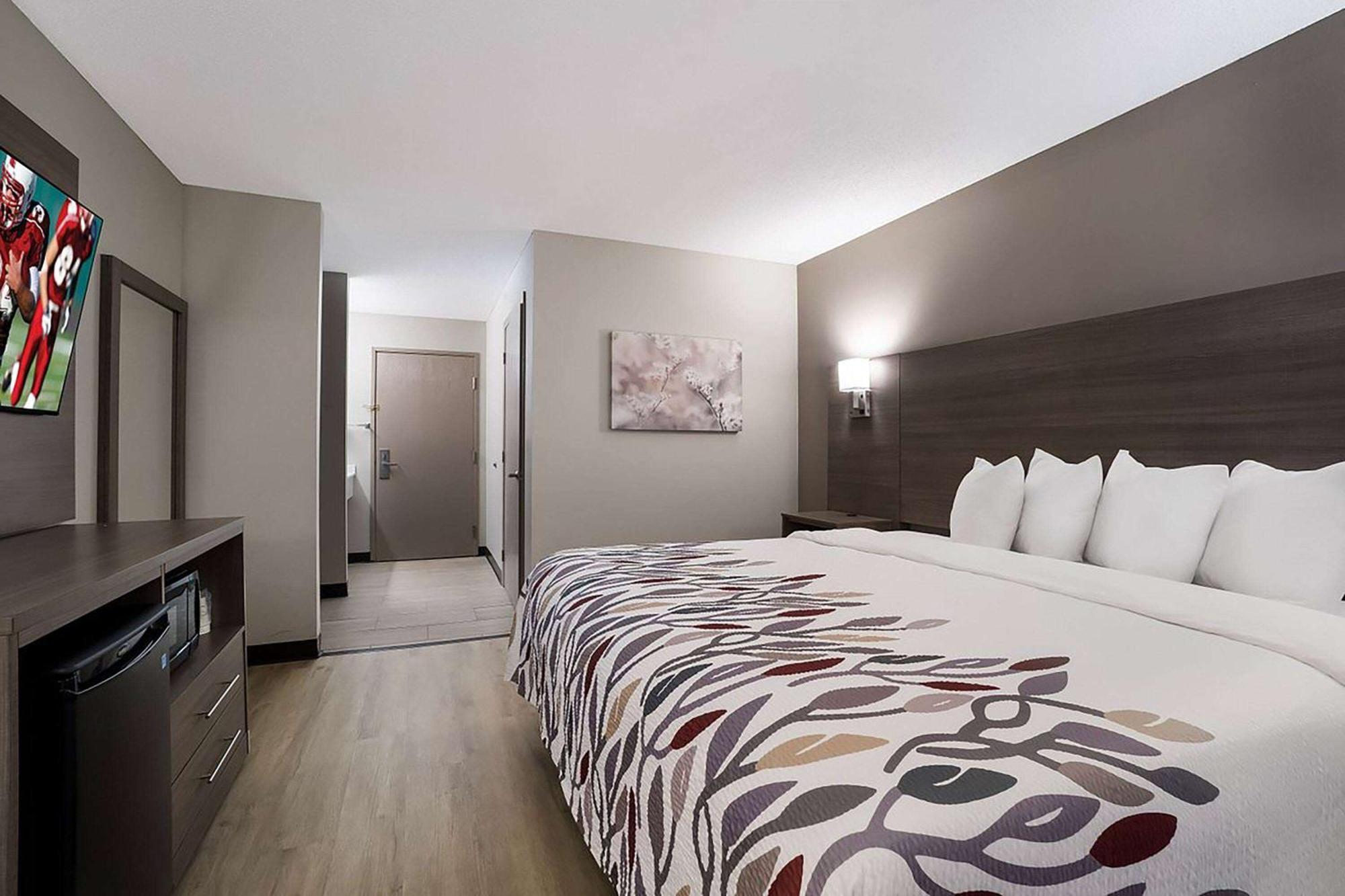 Super 8 By Wyndham Marston Motel Екстериор снимка