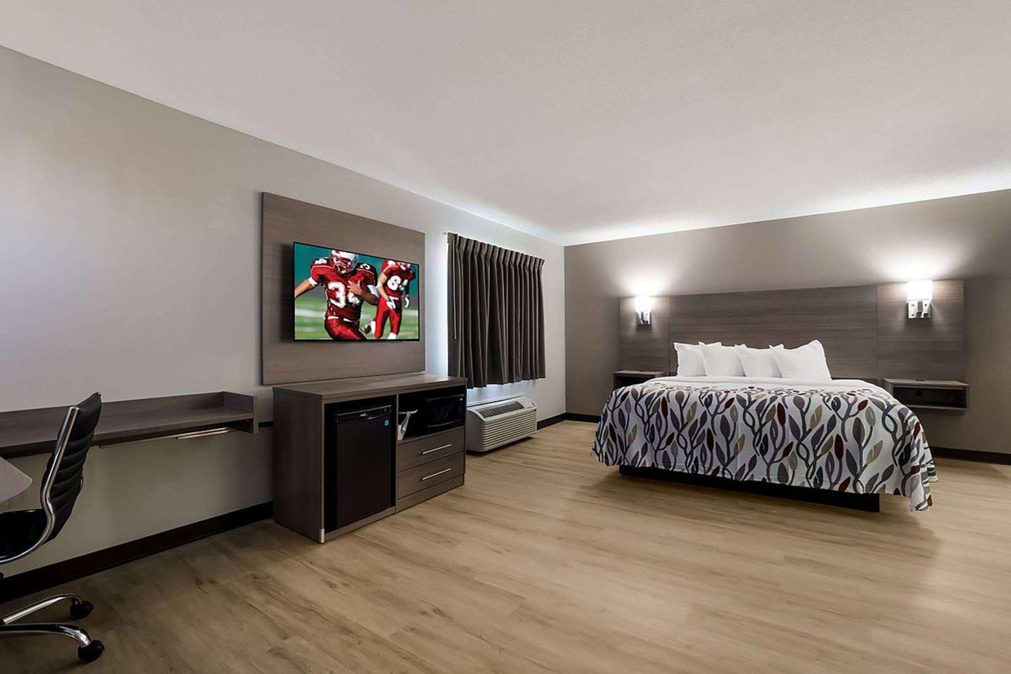 Super 8 By Wyndham Marston Motel Екстериор снимка